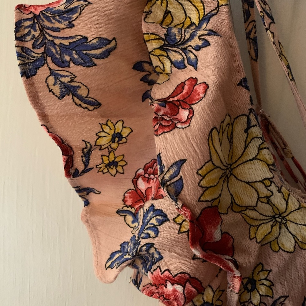 American Rag Floral Top - Picture 5 of 8